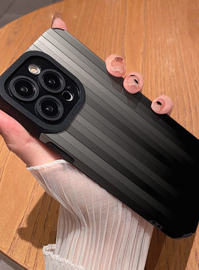 渐变黑色条纹适用苹果17promax手机壳iPhoneAir新款16pro女款15plus高级感14硅胶全包防摔13超薄12创意11套