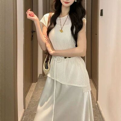 罗马假日夏季新款镂空无袖针织上衣+缎面吊带裙套装