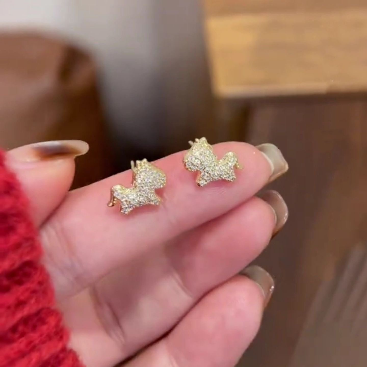 铜合金耳饰2025新款爆款小狗耳环女轻奢高级感小众设计耳钉耳饰