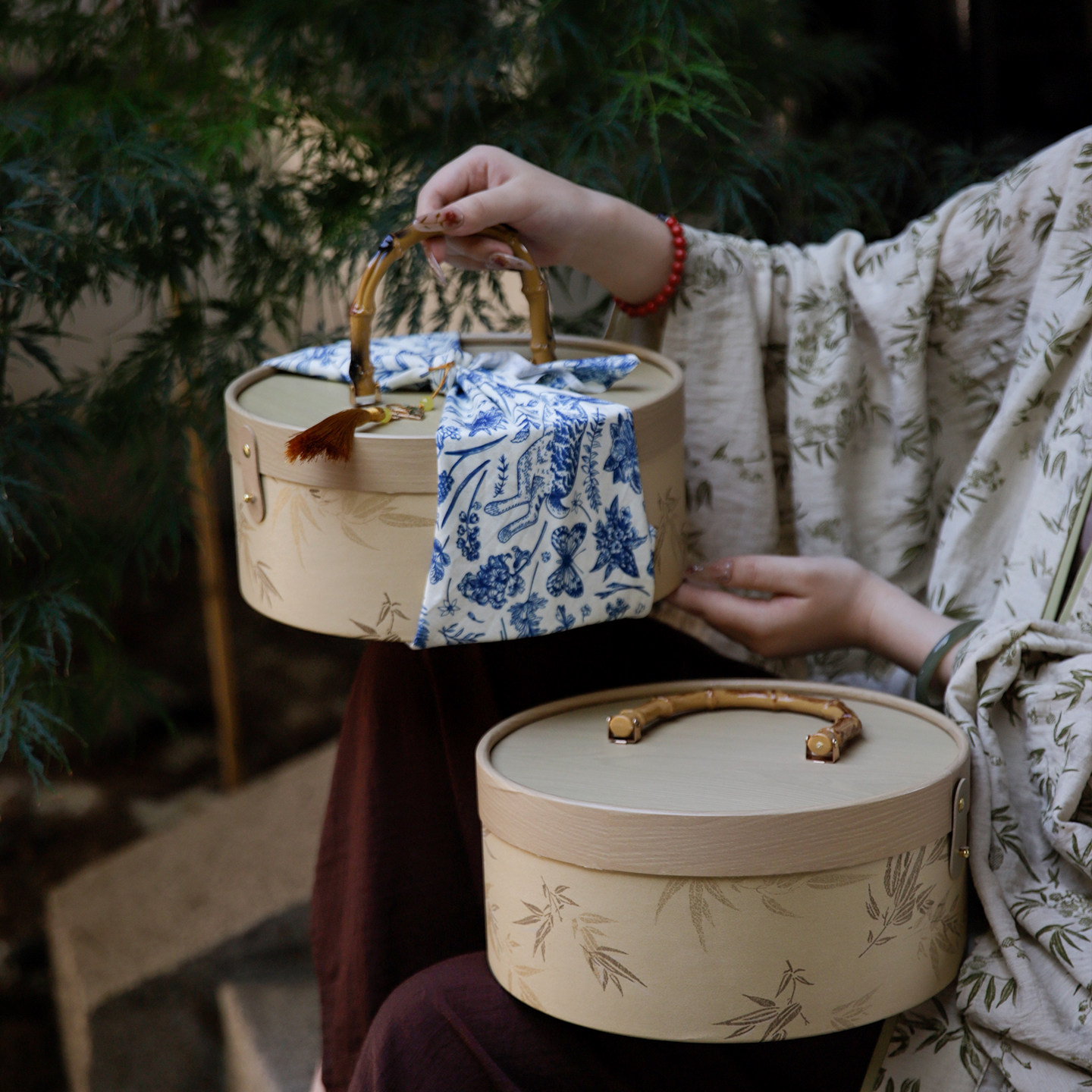 新款中秋节8粒月饼圆形包装盒冰皮流心糕点高端烫金空盒子抱抱桶