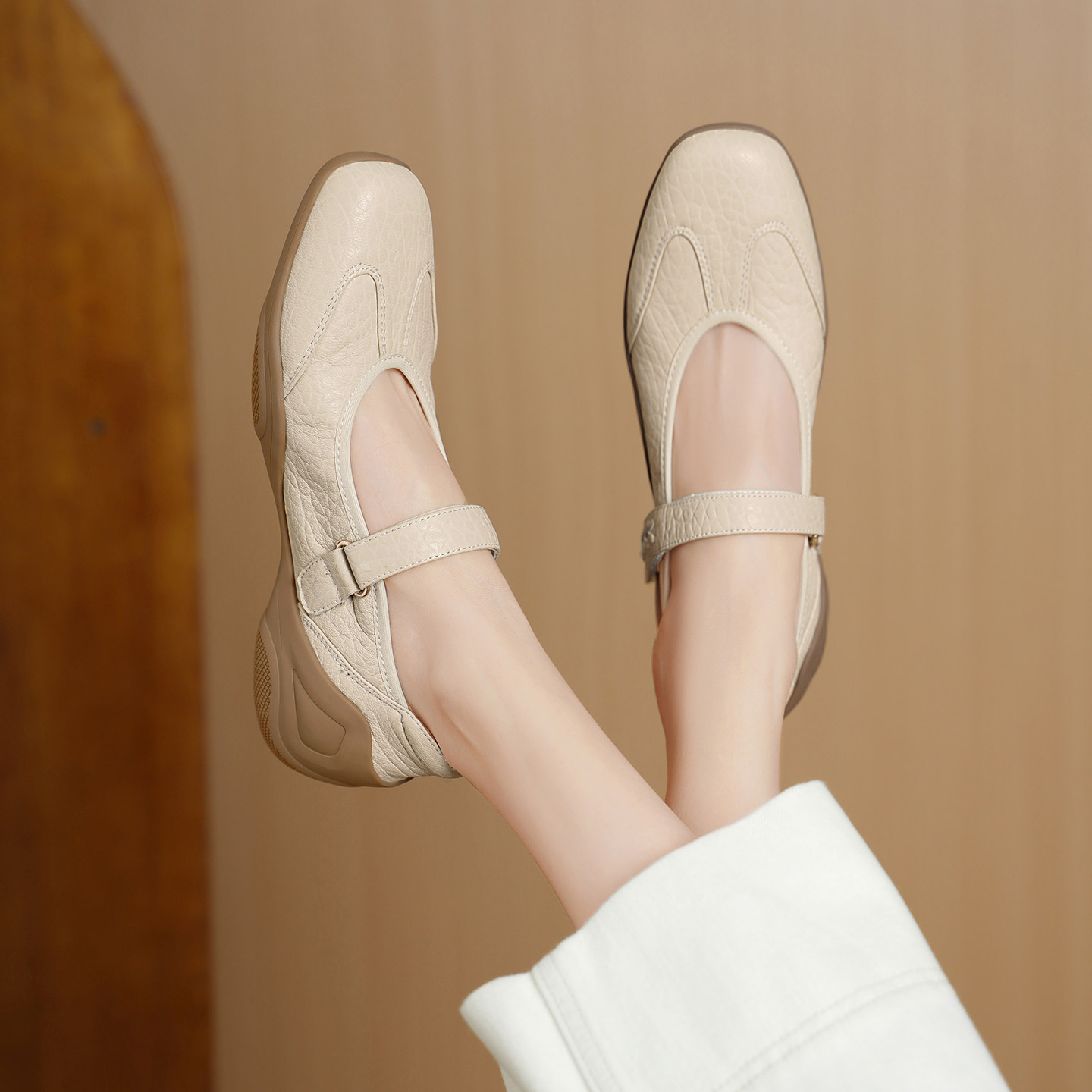 2026年超火的鞋子真皮玛丽珍鞋软底一字扣带休闲单鞋芭蕾舞鞋米色