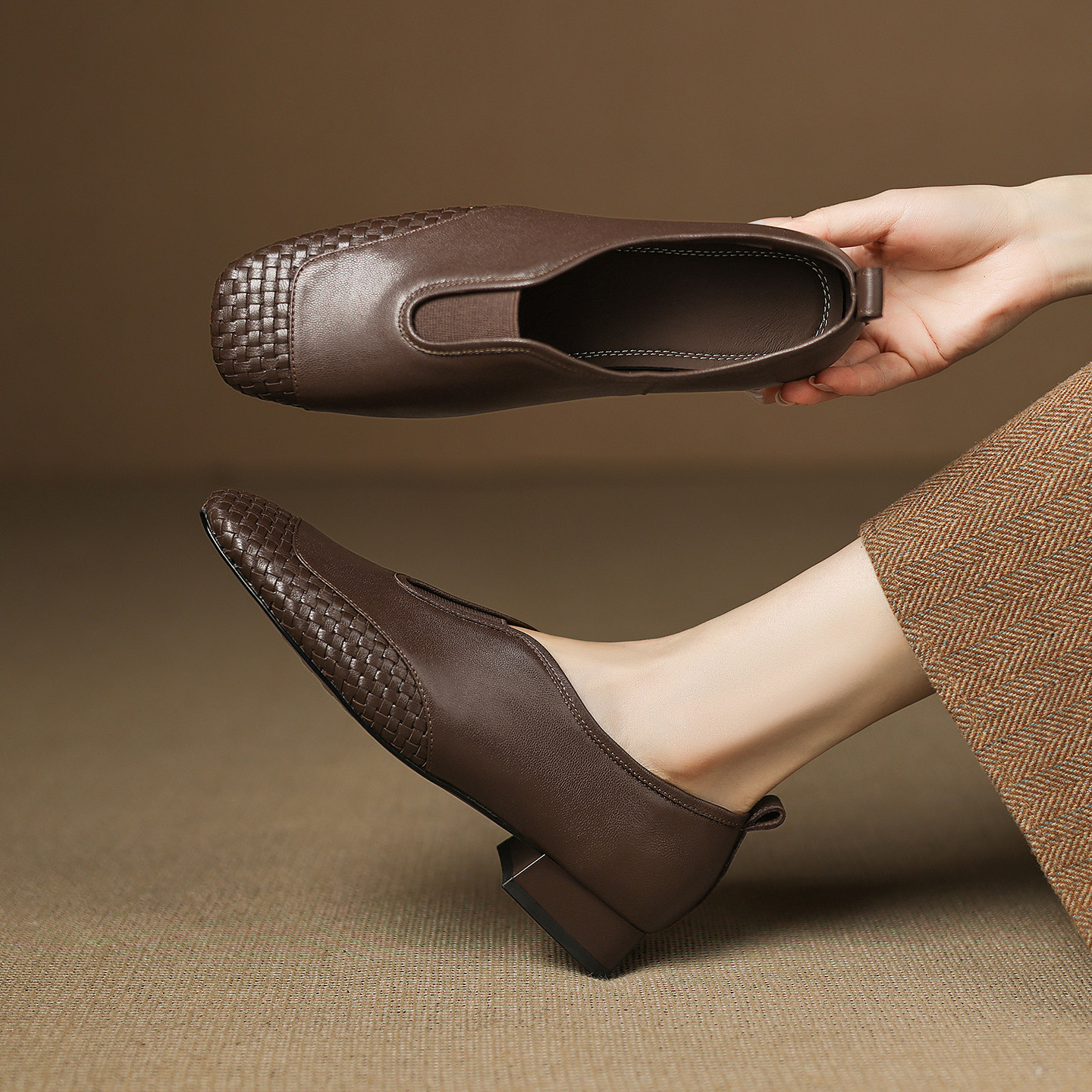 奥卡索女鞋真皮复古柔软舒适懒人气质平底休闲鞋通勤显瘦单鞋子女