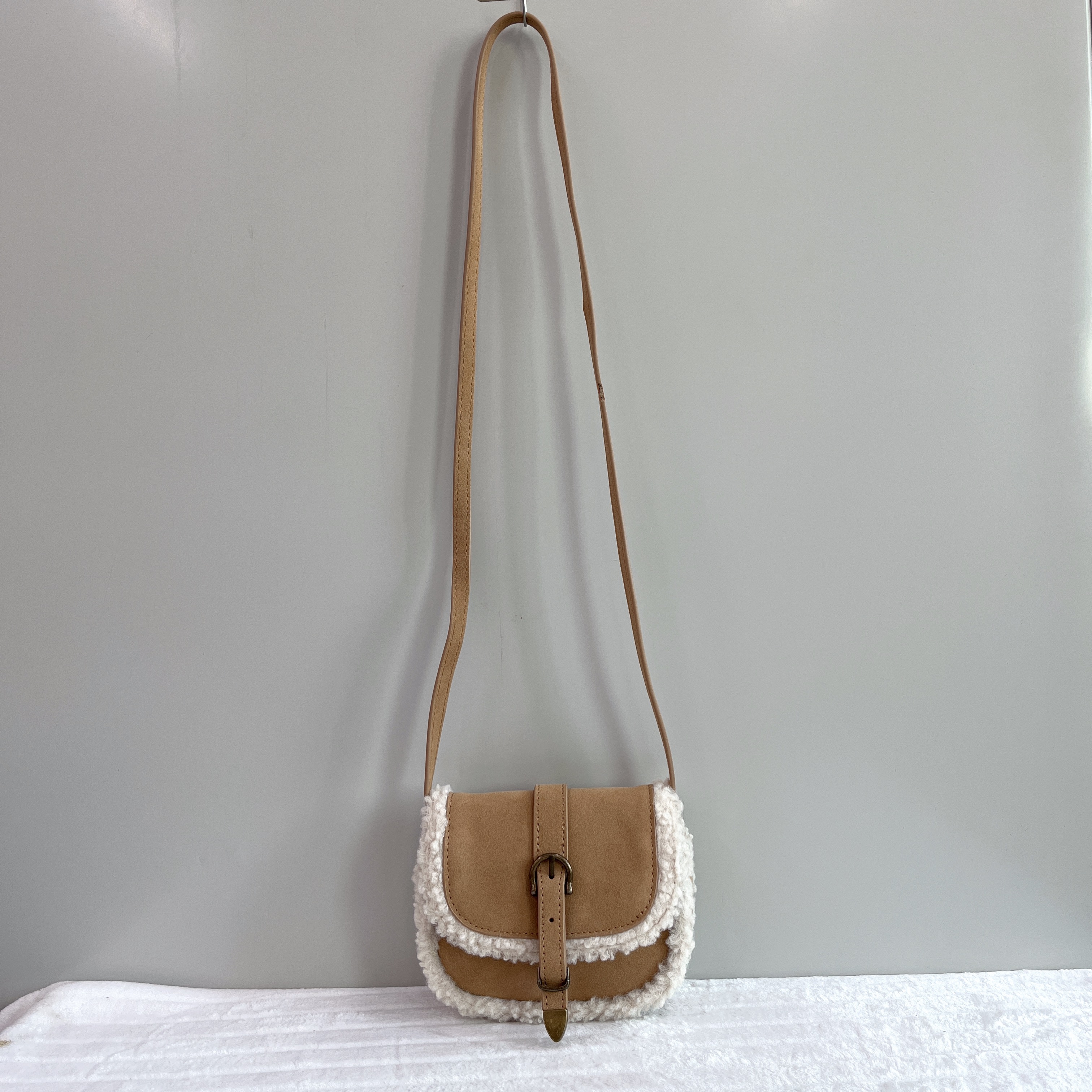 外贸尾货出西班牙MNG高质感时尚潮流百搭羊羔绒儿童斜挎包