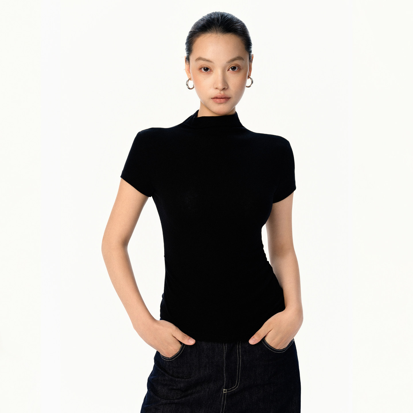 LEpure高智感半高领短袖针织衫女黑色修身打底衫极简风上衣通勤