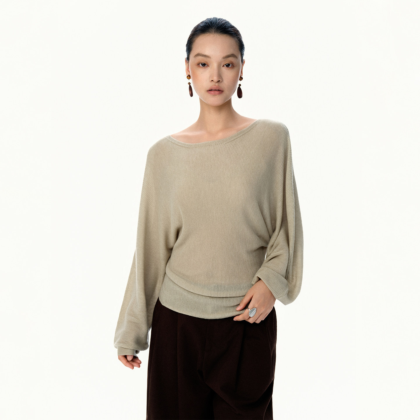 LEpure松弛感极简淡沙色针织衫女长袖圆领宽松打底衫慵懒风毛衣