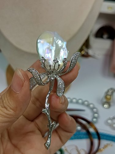 4191-“送你一朵玫瑰花”天然炫彩大花瓣珍珠胸针，合金