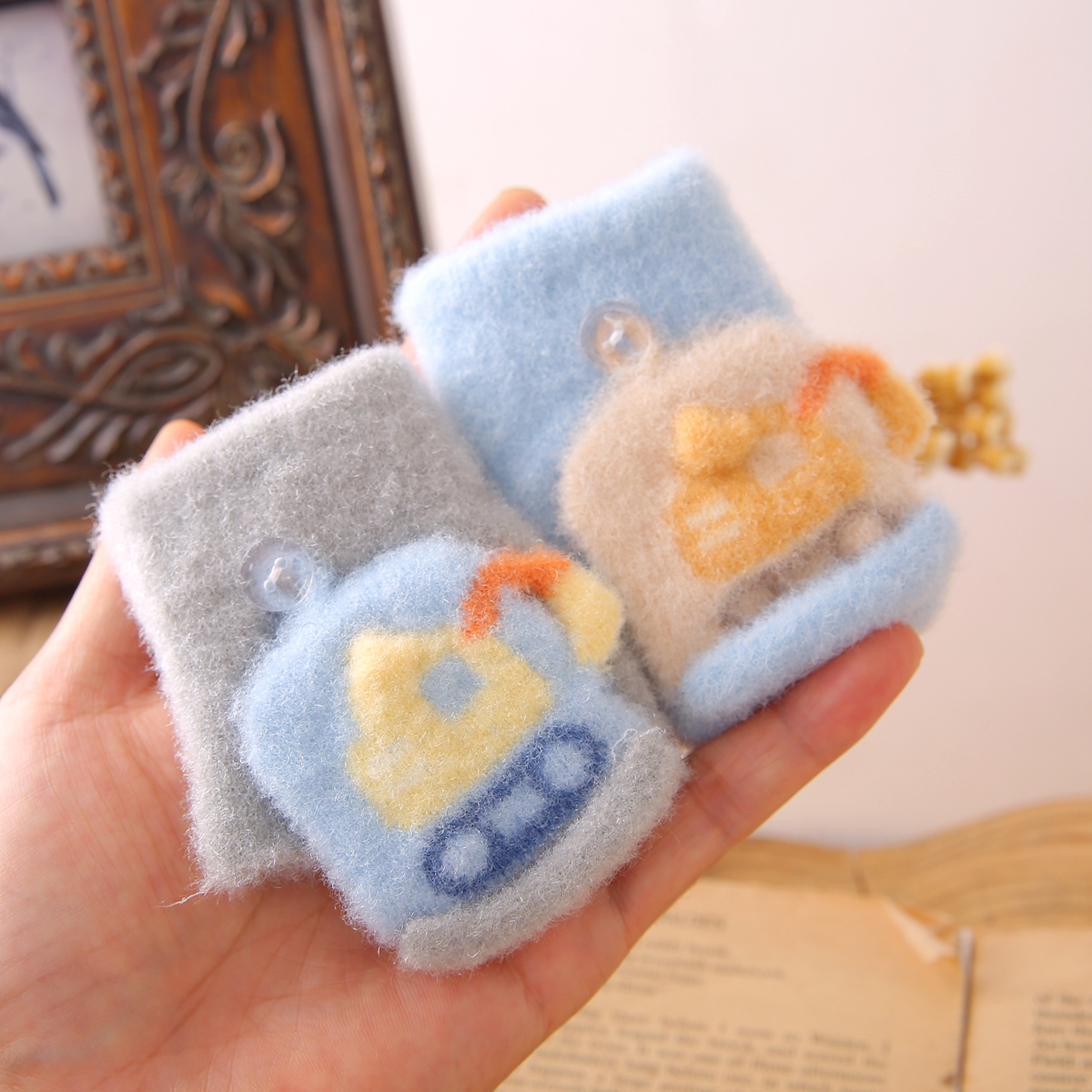 婴幼儿小孩手套针织小童半截翻盖连指宝宝卡通挖机男孩手袜包指