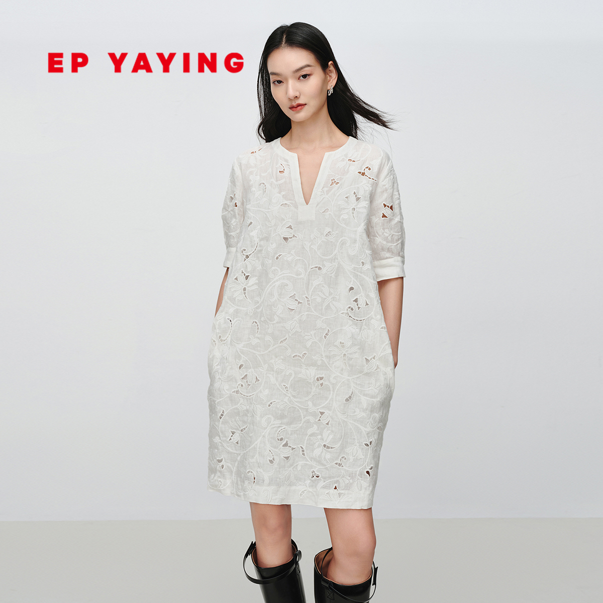 雅莹白色亚麻肌理提花连衣裙
