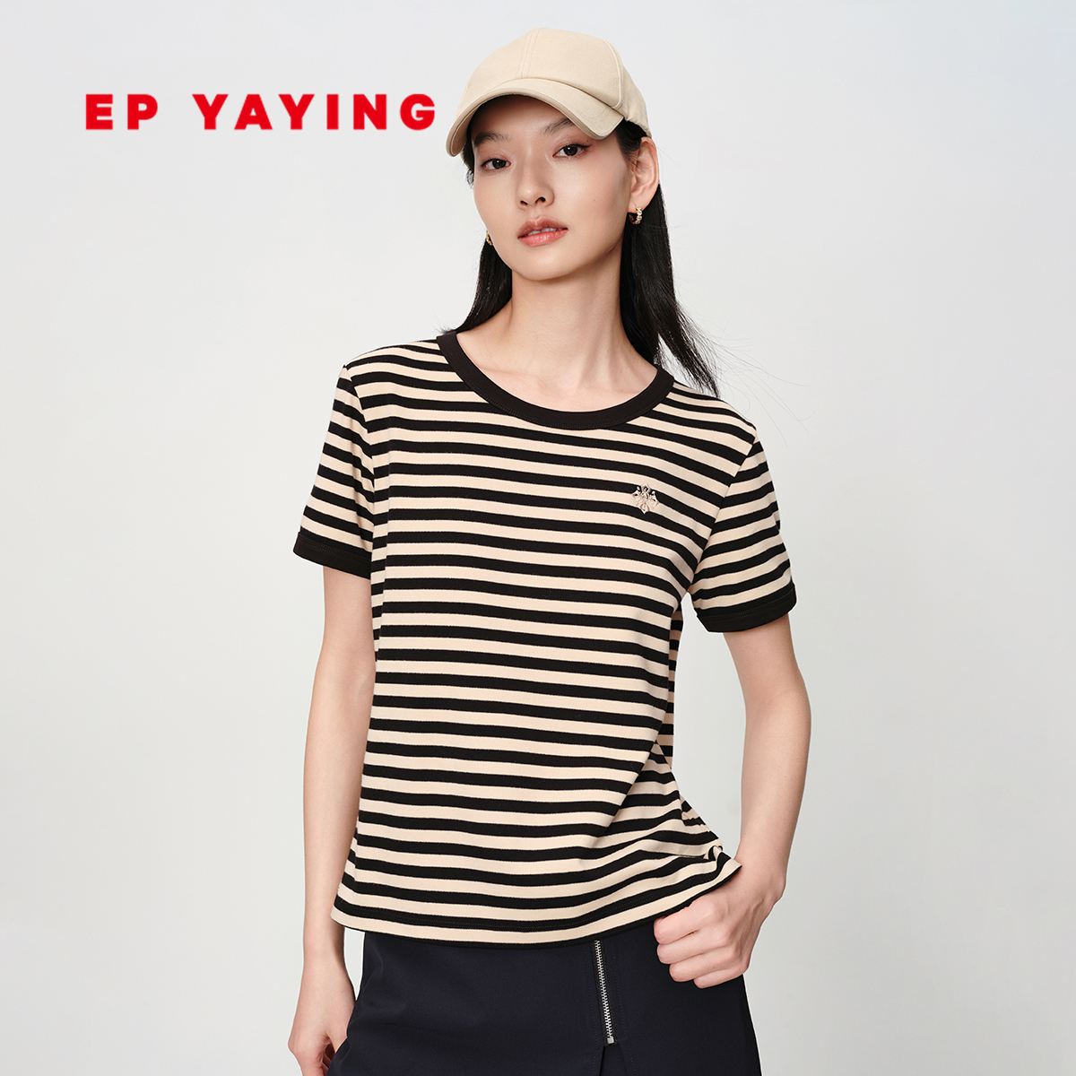 雅莹条纹简约圆领刺绣棉质T恤