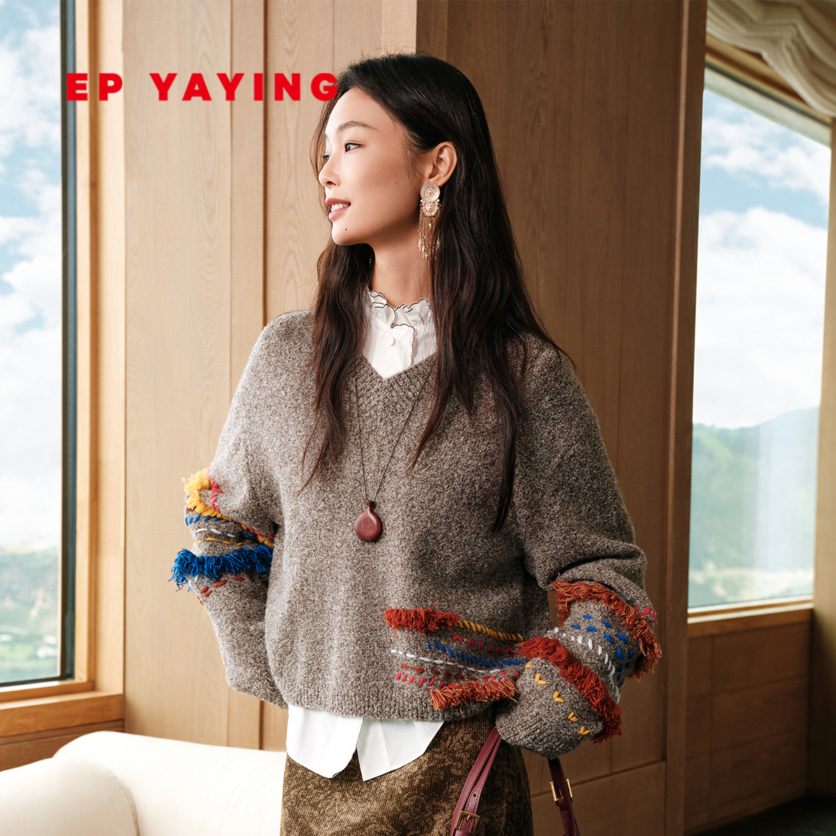 雅莹羊毛流苏v领针织衫毛衣