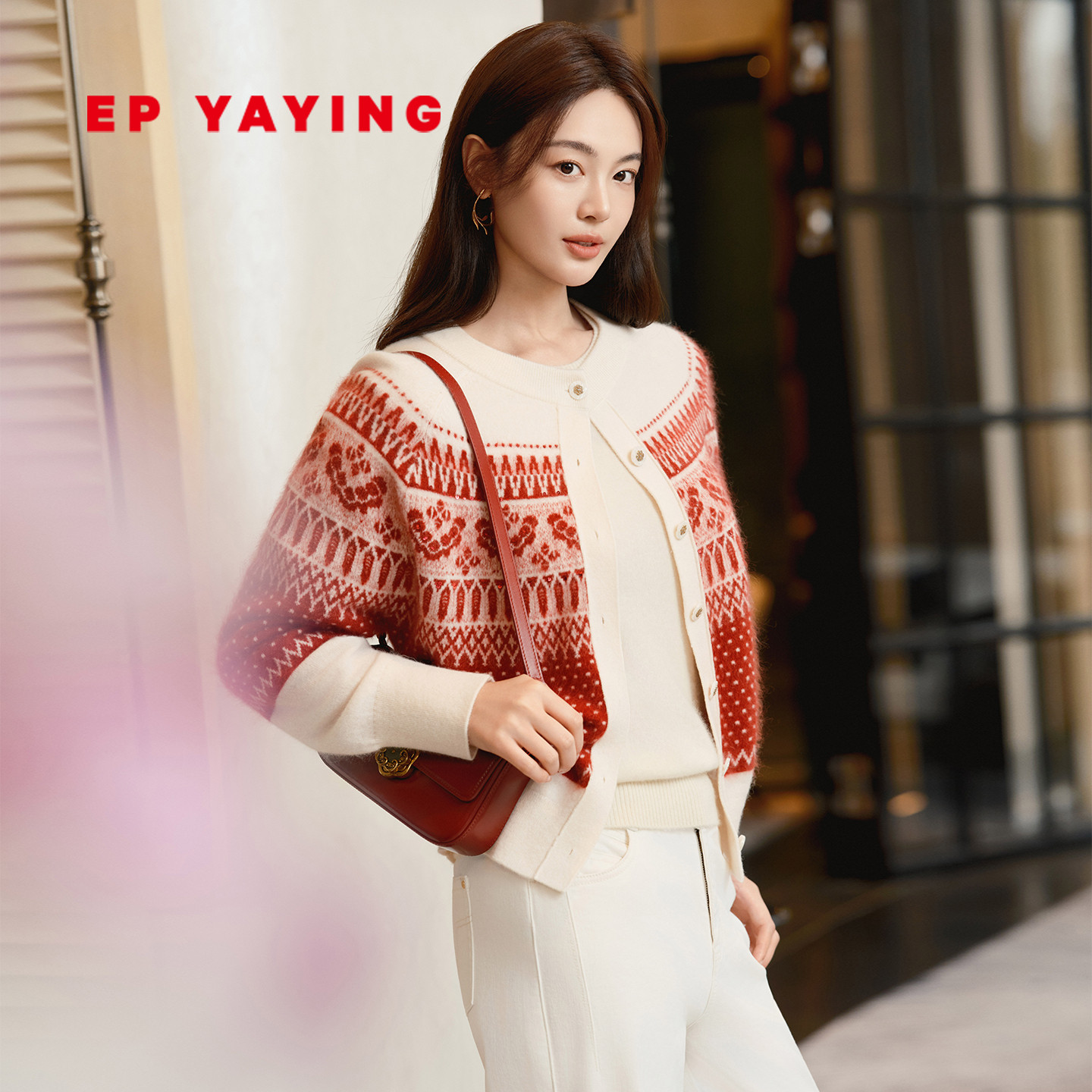 雅莹软糯羊绒衫红色提花针织开衫