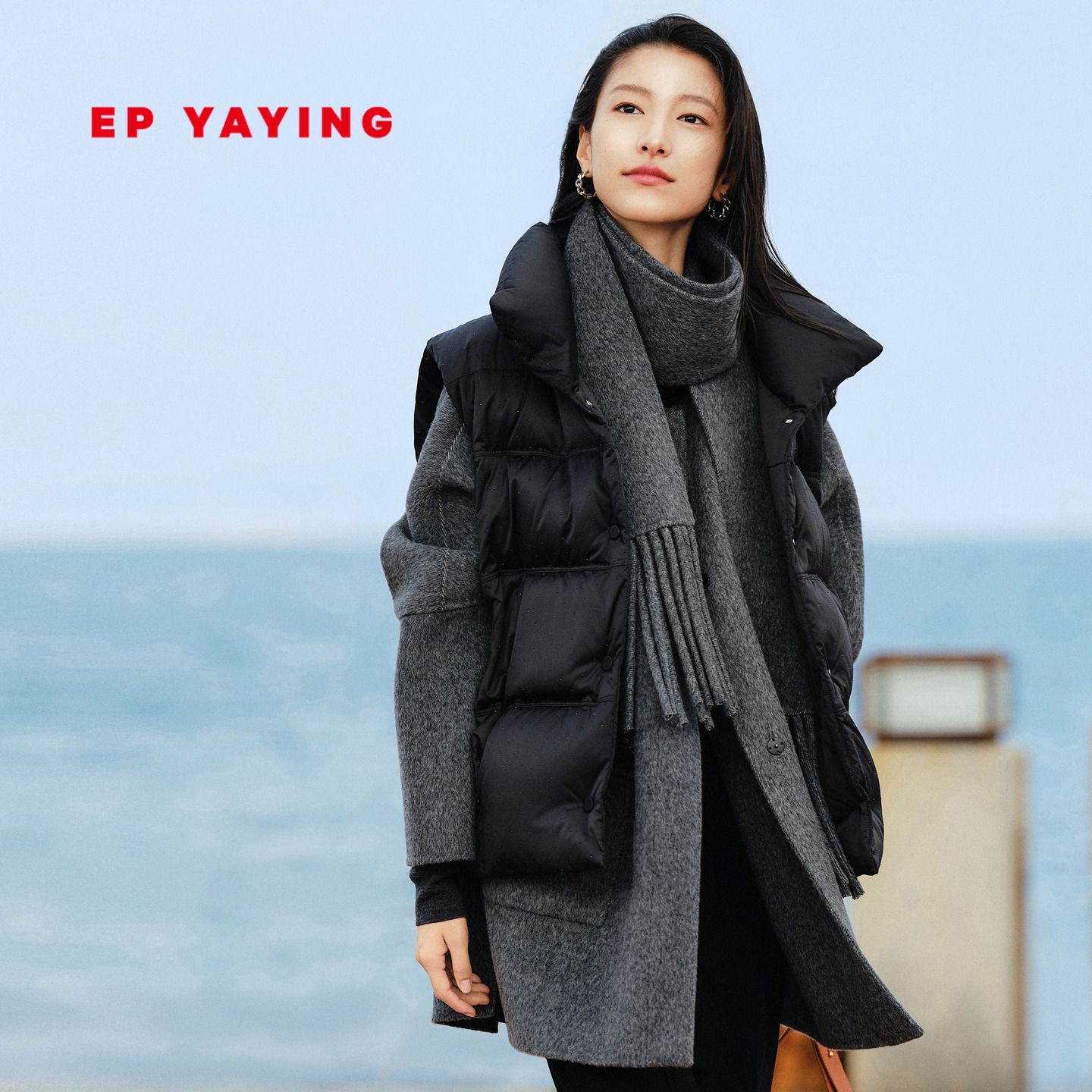 雅莹松花江白鹅绒宽松羽绒马甲