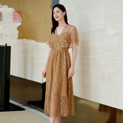 雅莹利巴蕾丝收腰连衣裙