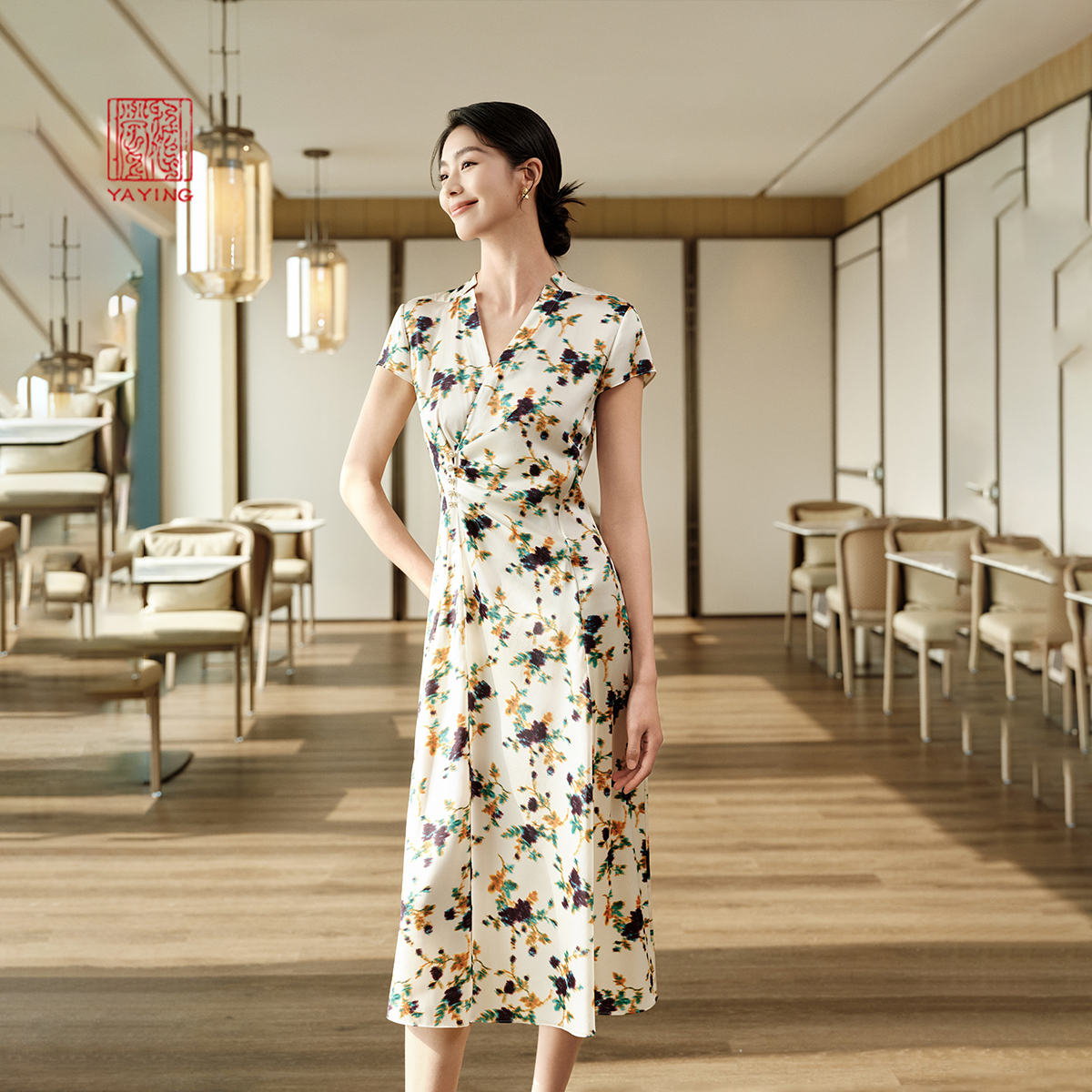 雅莹三醋酸桑蚕丝印花收腰连衣裙