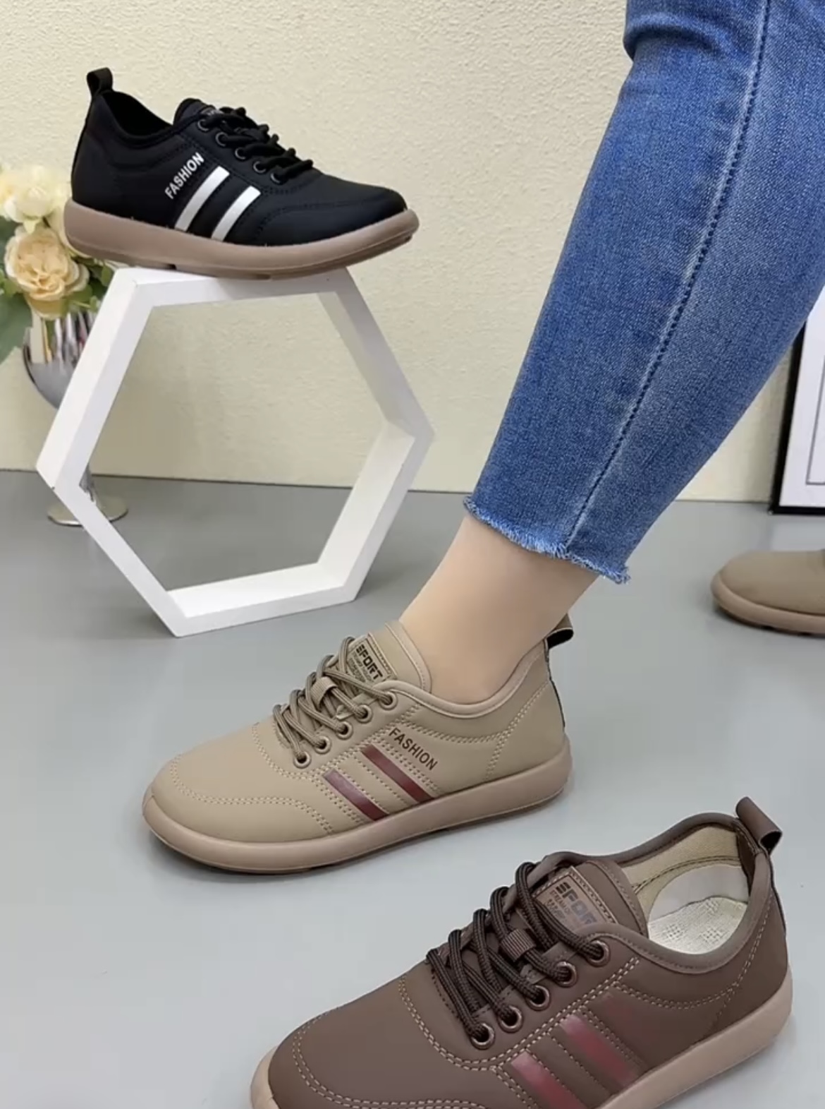 春秋新款爆款舒适休闲鞋轻便女鞋防滑软平底面包运动鞋妈妈鞋防水