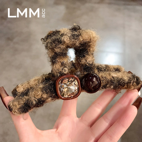 秋冬镶钻毛绒鲨鱼夹发量多