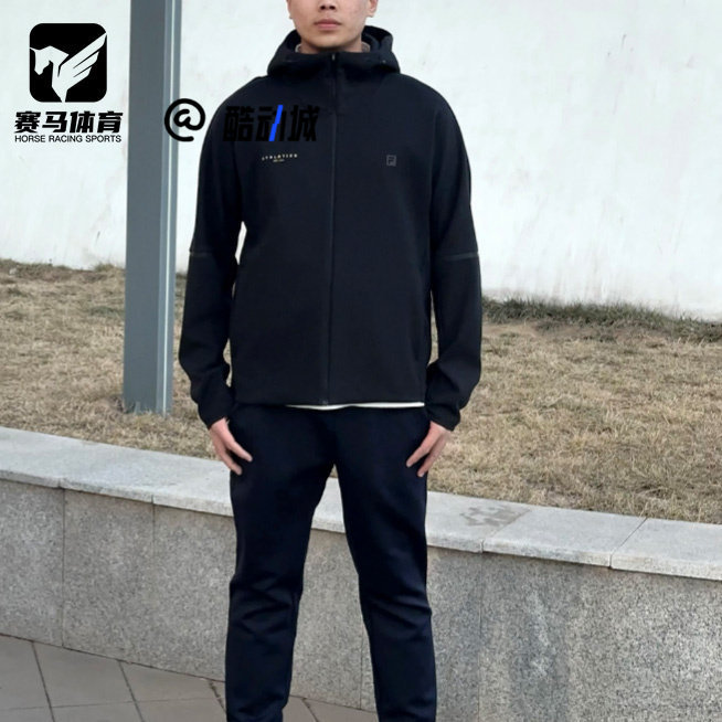 斐乐Fitness深黑色纯色连帽夹克
