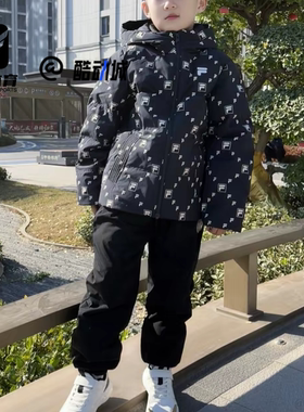 FILA斐乐 ORIGINALE 满印儿童防风保暖连帽羽绒服K52B541905P-ZA