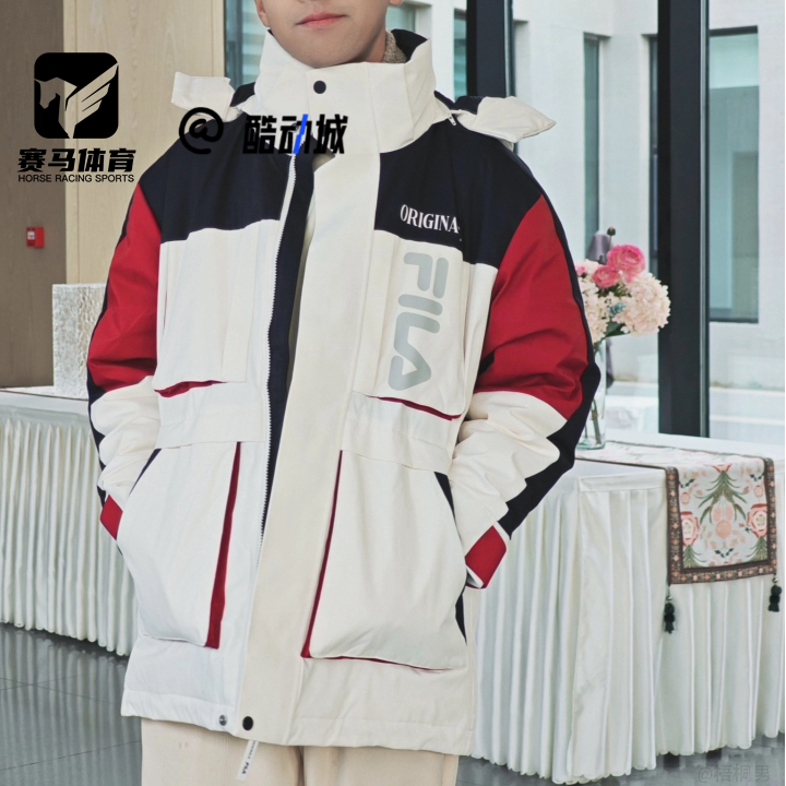 FILA梨花白男子连帽夹克羽绒服