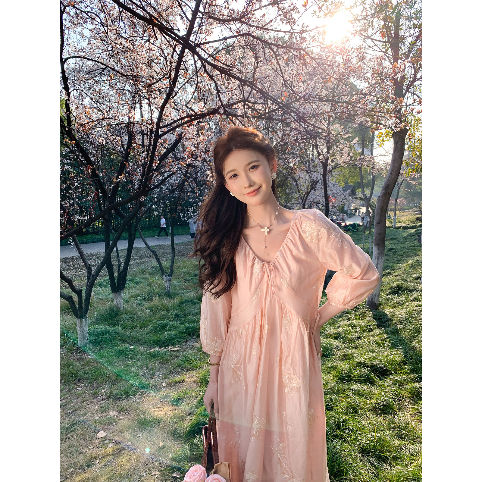 SHAOER【粉黛云绣】“莱赛尔重工绣花”藏肉连衣裙S726Q03497