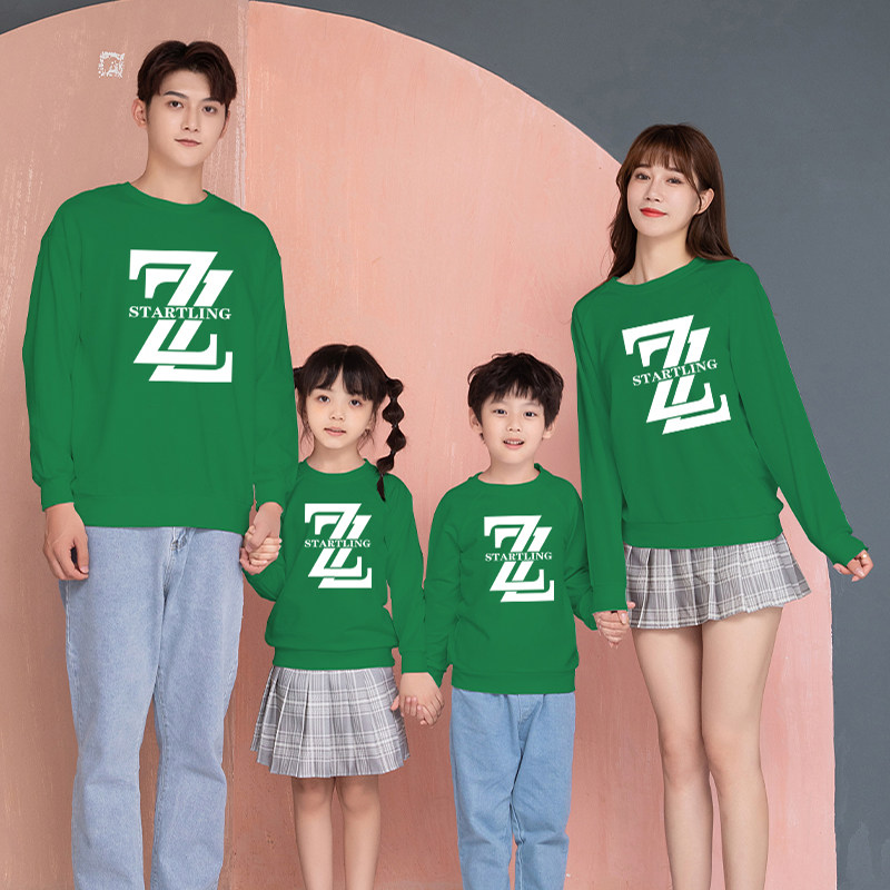 绿色亲子装一家三口秋冬卫衣2024新款长袖休闲母女装Z字印花上衣