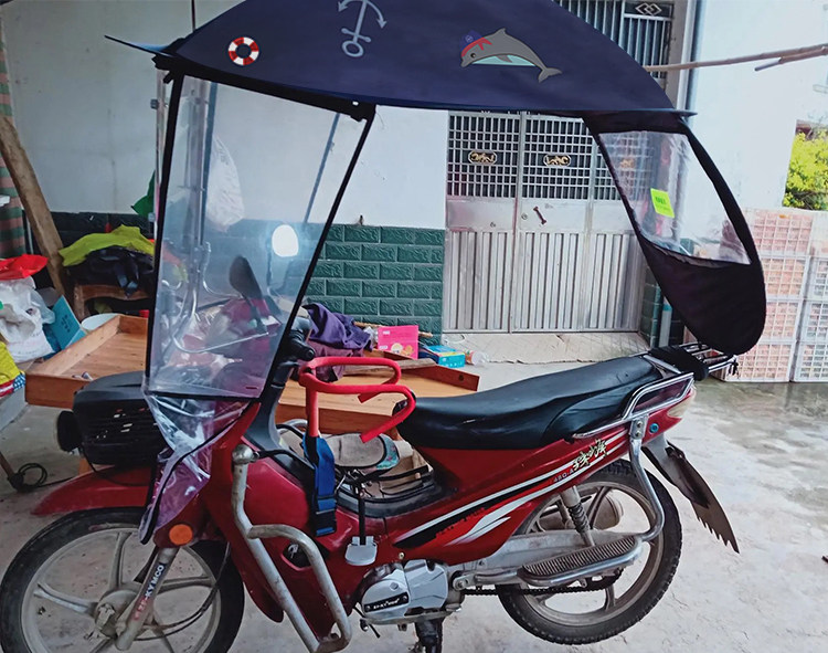 跨骑摩托车雨棚加大防风