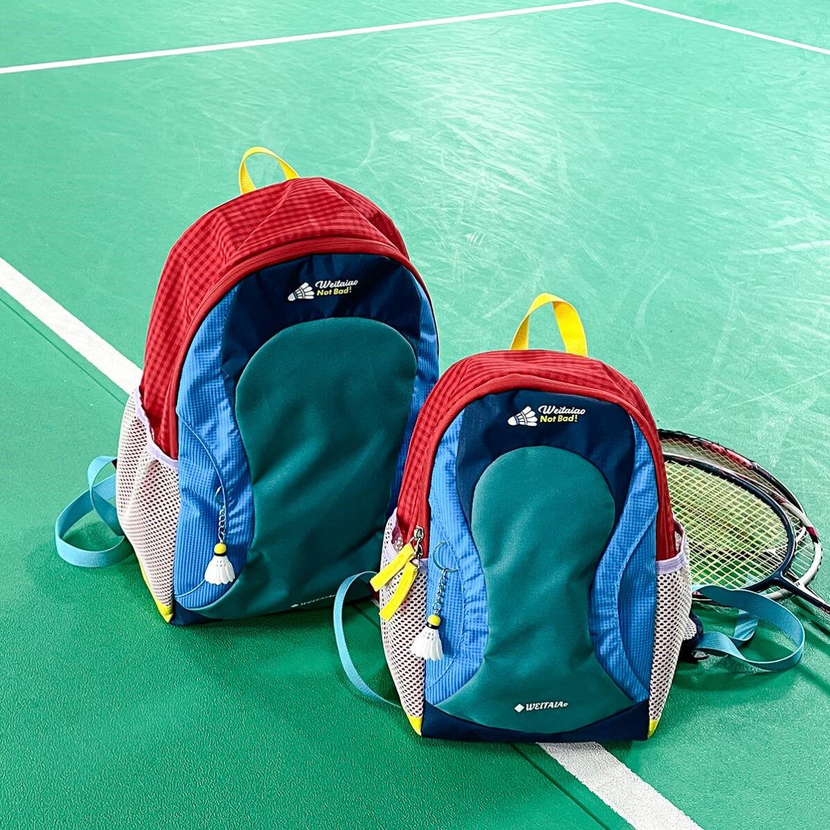 户外运动双肩包包2026新款中小学生书包男女孩大容量羽毛球背包