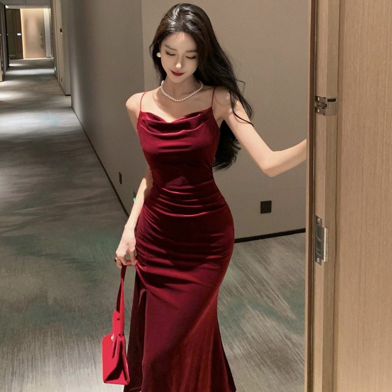 高级法式金丝绒吊带连衣裙女秋冬性感紧身鱼尾长裙开叉包臀礼服裙