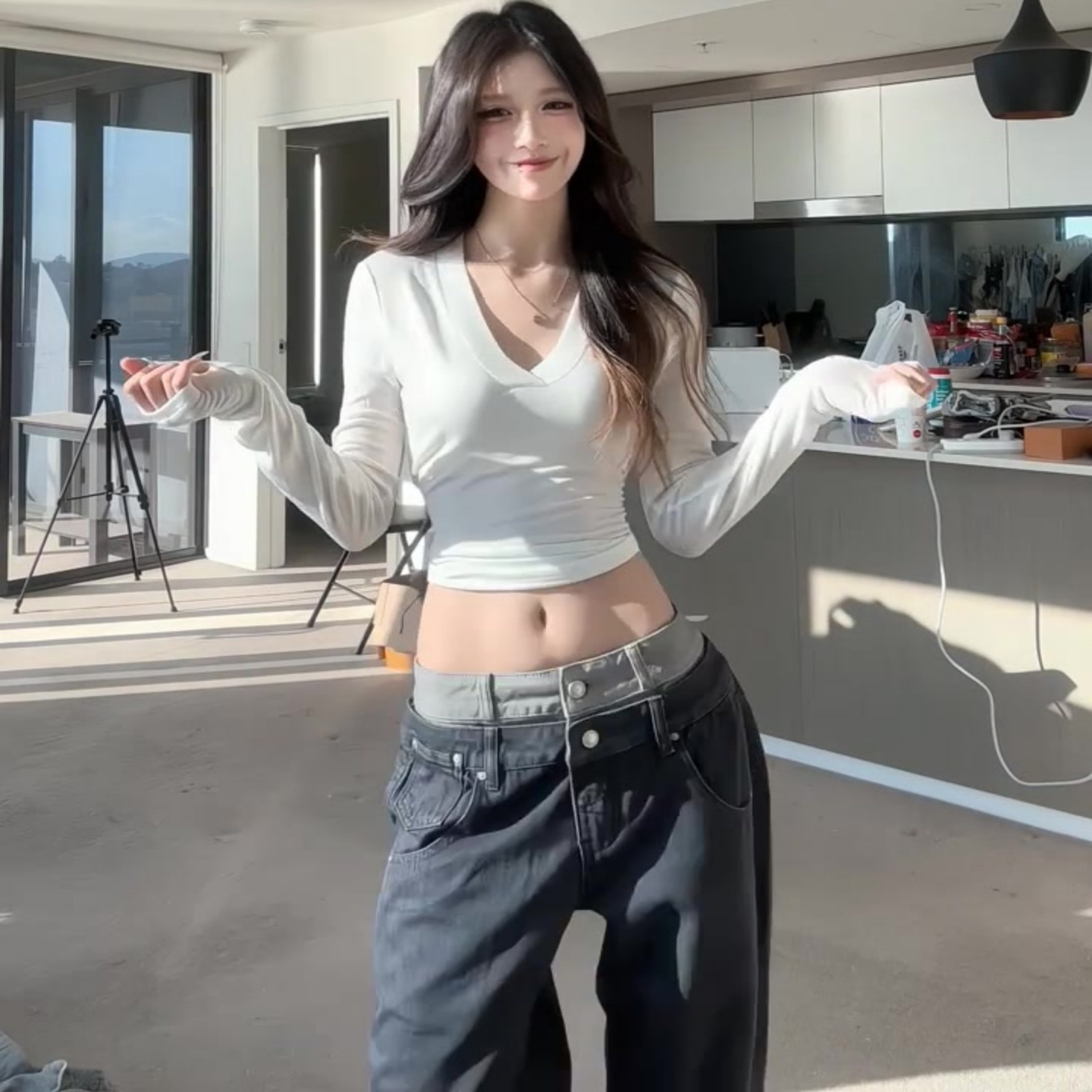 韩系辣妹穿搭v领白色长袖t恤女