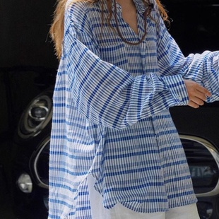 法式宽松慵懒独特长袖小衫早秋季薄款时尚洋气蓝色条纹防晒衬衫女