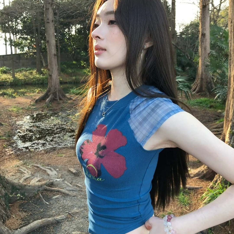 蓝色花朵印花拼接短袖上衣女