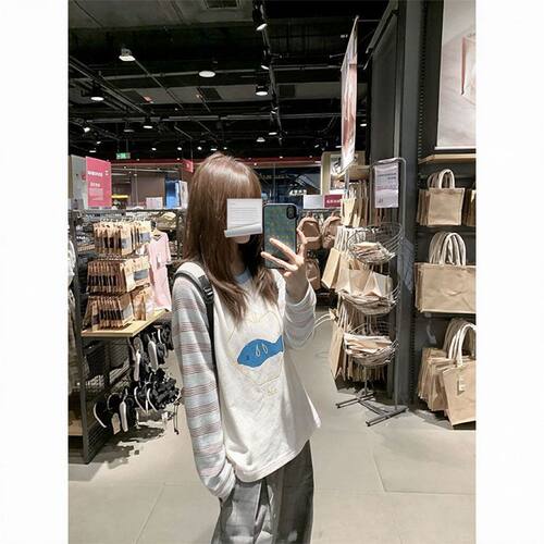 苹果小鱼拼接条纹插肩长袖t恤女