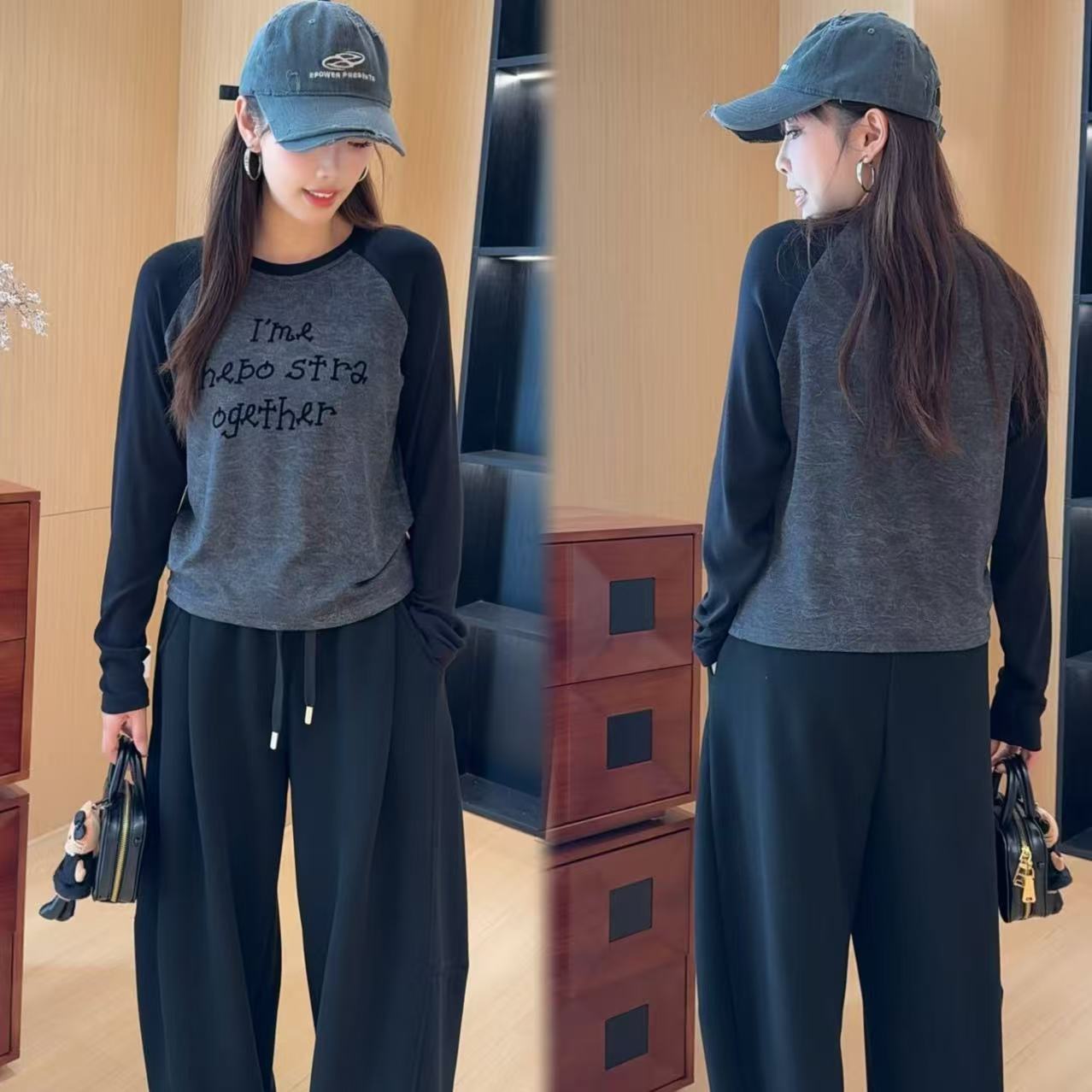 字母插肩袖圆领慕斯上衣