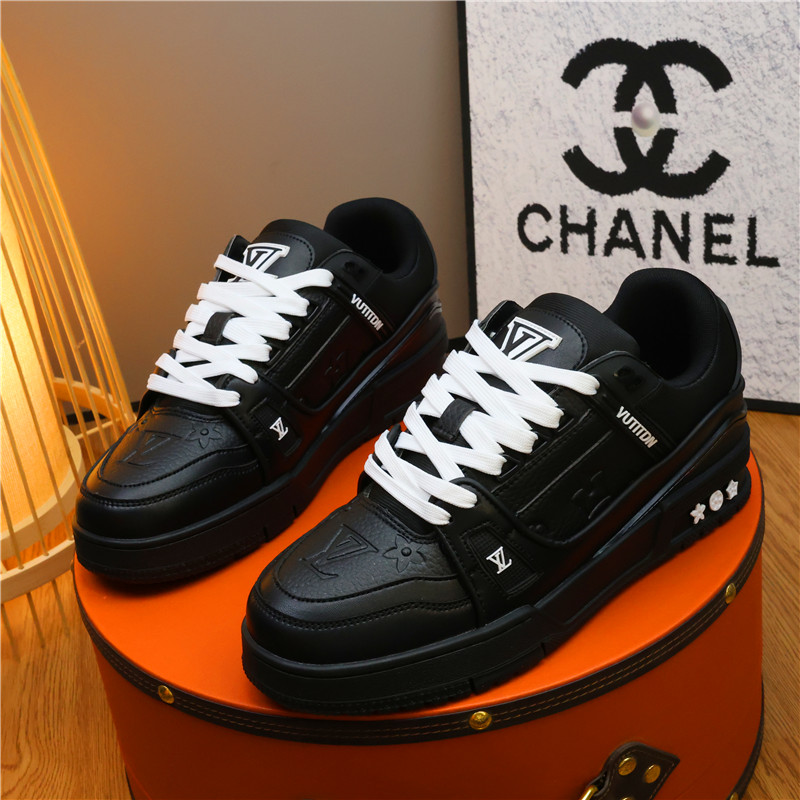 轻奢46大码潮牌情侣鞋男2025秋黑武士印花低帮板鞋学生百搭休闲鞋