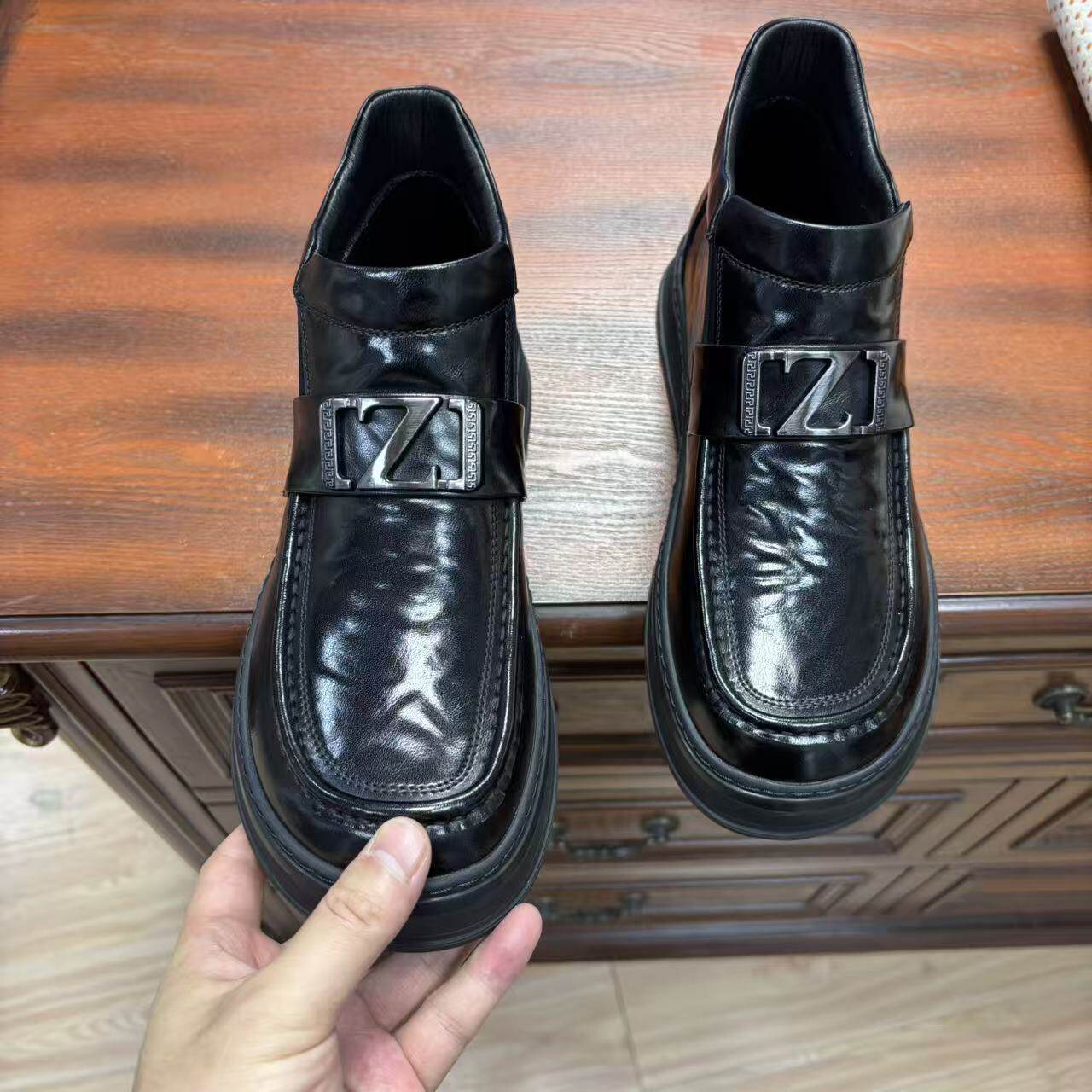 鞋子男2025新品纯皮休闲男鞋时尚潮流百搭高级感帅气范酷商务皮鞋
