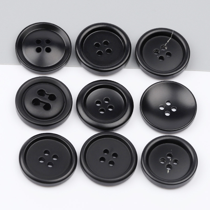 黑色老款型呢子大衣扣