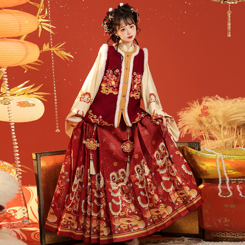 原创女加绒刺绣比甲交领汉服套装