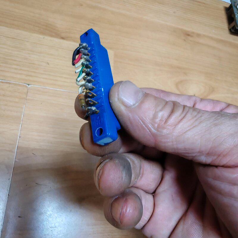 可维修安费诺十针金手指插座议价