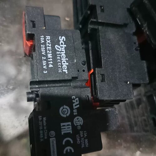继电器底座RXZE2M114，10A 250V 2.【议价】