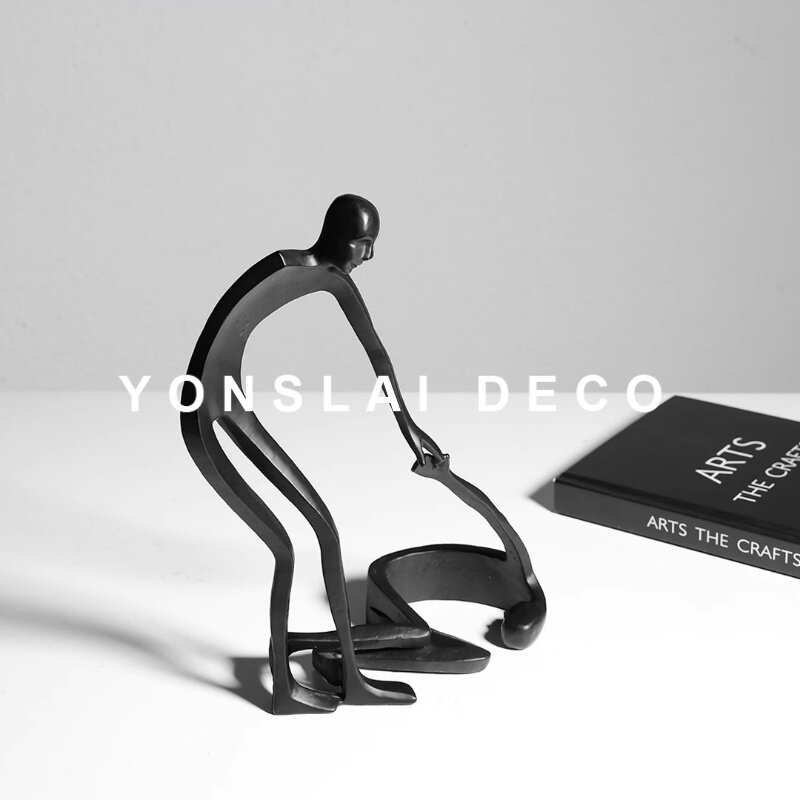 简约现代金属人物造型摆件铁艺人物饰品黑色创意抽象人物装饰摆件