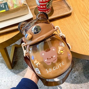 小熊水杯可爱女生带吸管杯高颜值大肚杯塑料杯子儿童上学斜挎 夏季