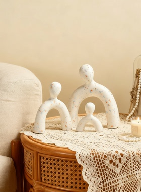 现代简约小人台摆件客厅卧室