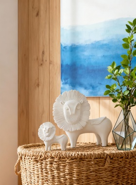 北欧狮子造型白色陶瓷摆件