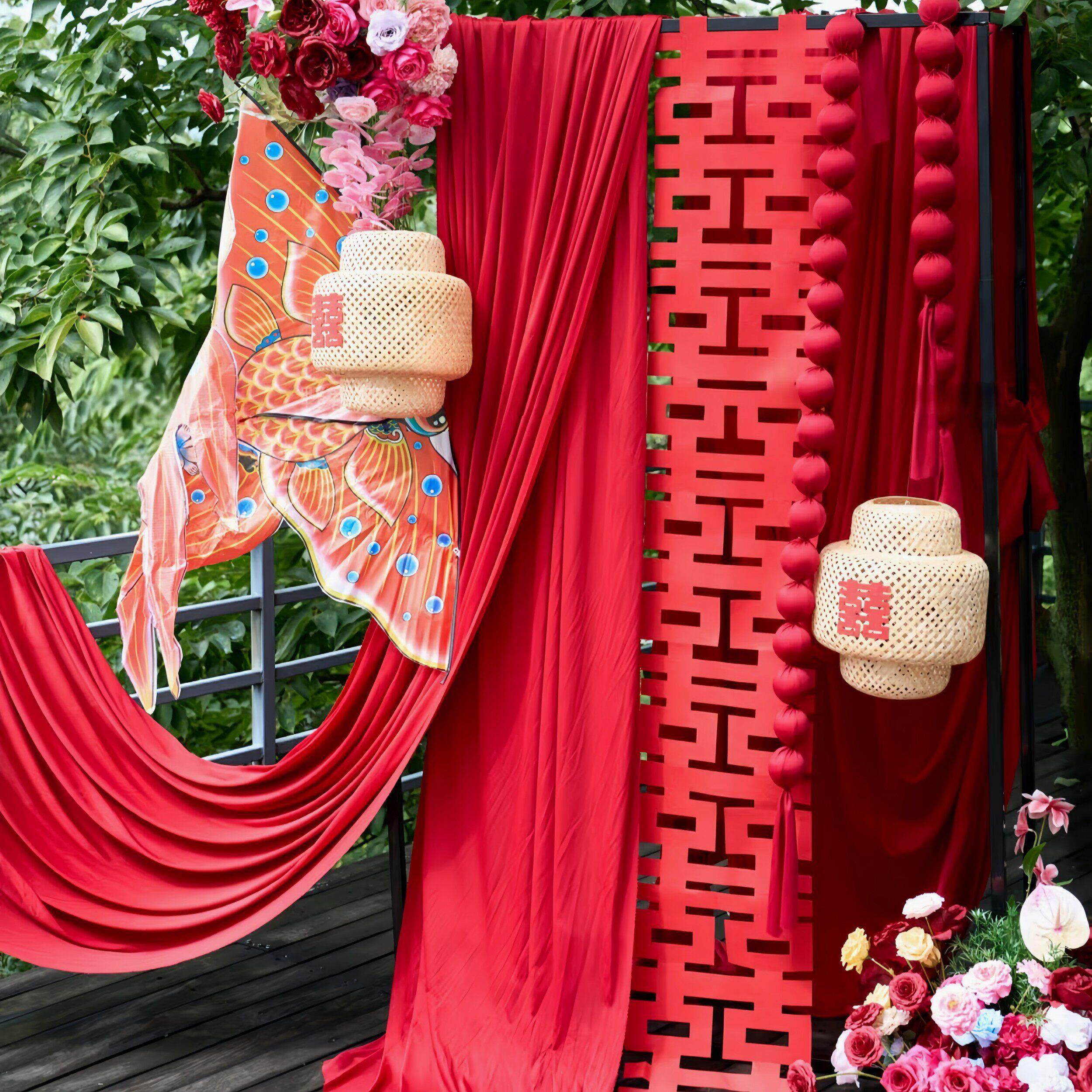 新中式婚礼晨袍布置装饰竹编灯笼布幔背景墙结婚宴场景氛围感道具