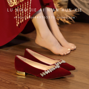 红色婚鞋水钻尖头浅口单鞋女不累脚敬酒鞋绝美孕妇可穿平底新娘鞋