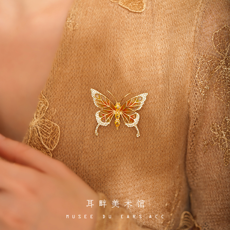 A金色蝴蝶超闪仙气胸针