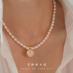女高级设计感小众百搭轻奢复古 A珐琅玫瑰珍珠气质项链2025年新款