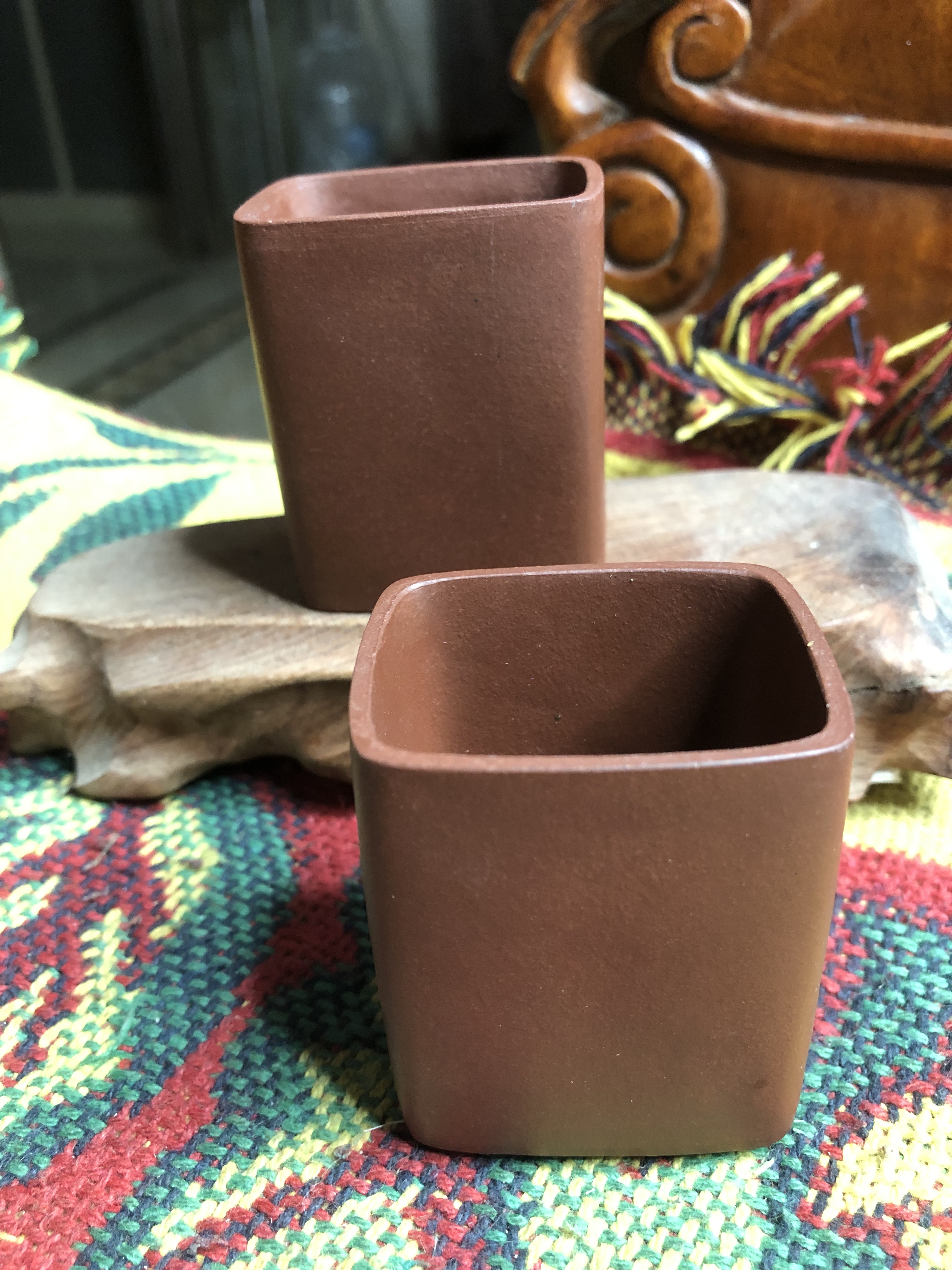 鲍雯君紫砂名家金奖纯手工宝玺套壶杯子一对(壶已摔烂只有杯子)