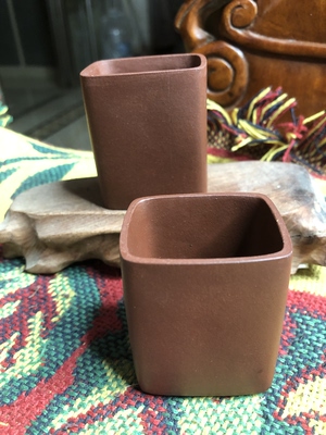鲍雯君紫砂名家金奖纯手工宝玺套壶杯子一对（壶已摔烂只有杯子）