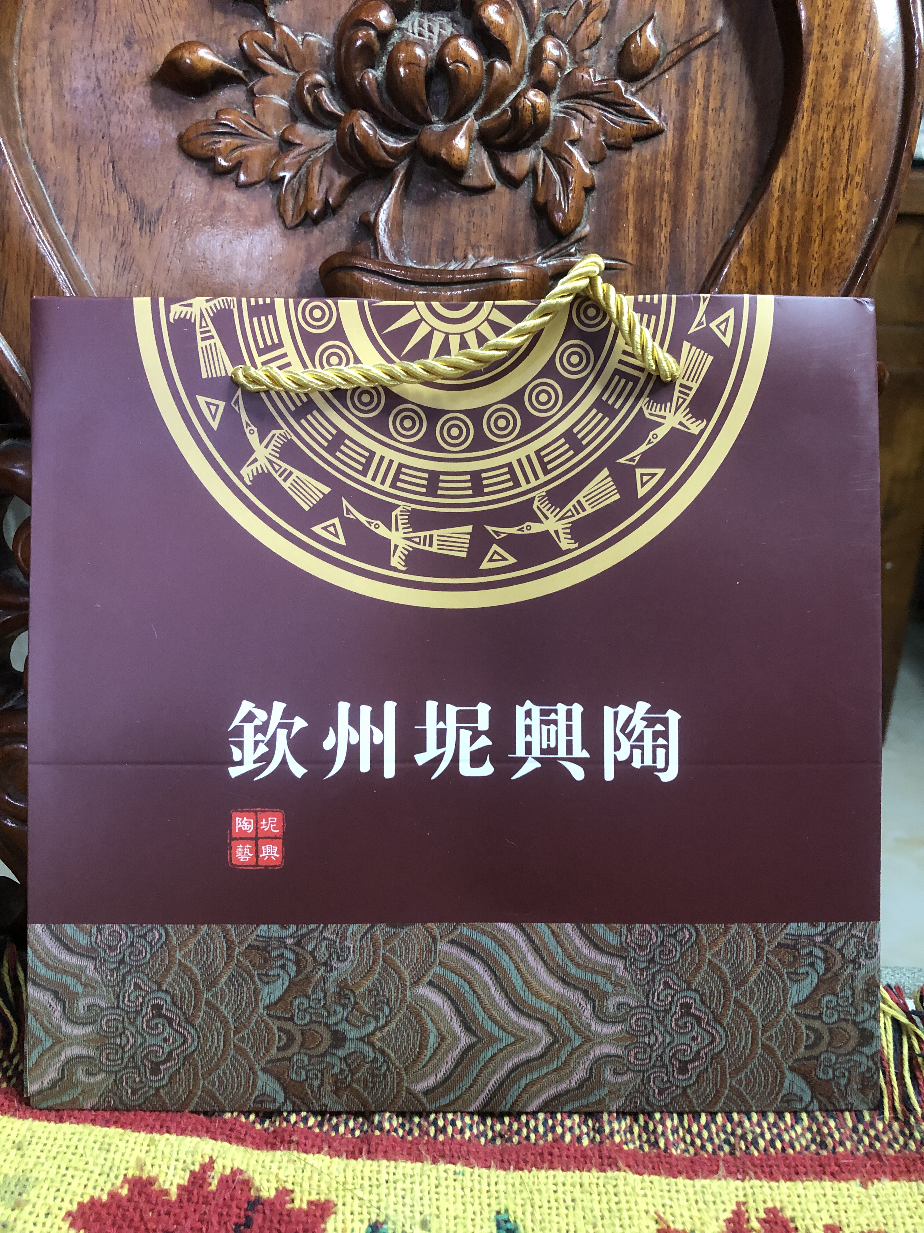 坭兴陶茶壶红色手提纸袋